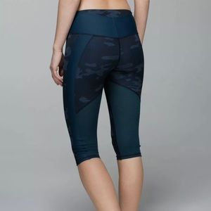 Lululemon Sz 10 Run Clip-In Crop Lotus Camo Oilslick Blue Alberta Lake.